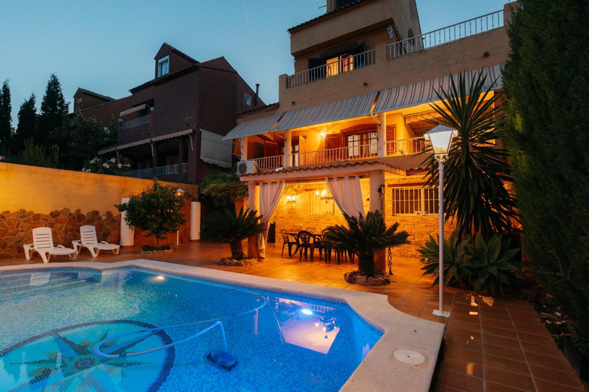 Chalet, Villa Rodeada De Naturaleza Piscina A Doce Klm De Valencia Y 7 Del Aeropuerto Exterior photo